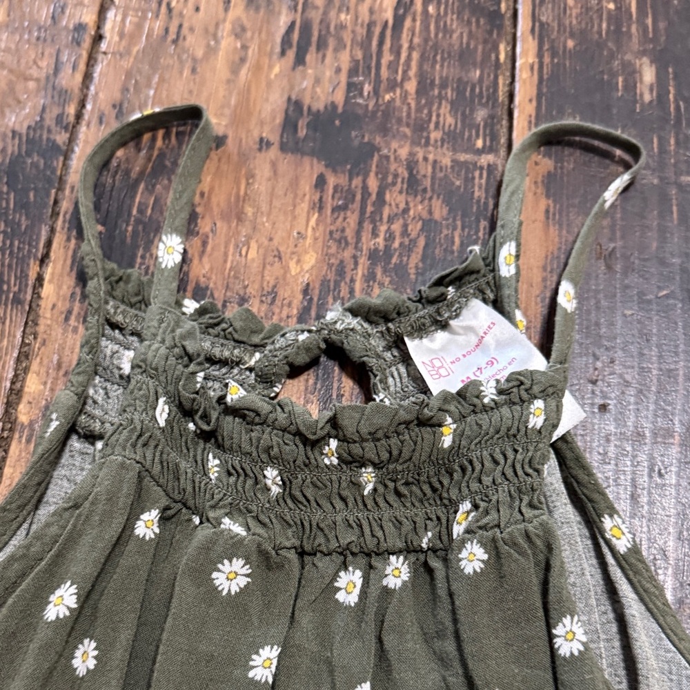 No Boundaries Olive Green Daisy Print Strappy Halter Top - Picture 2 of 4
